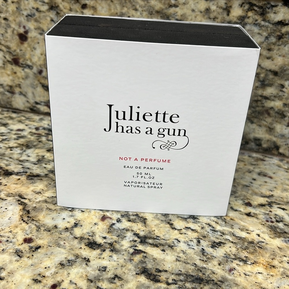 Juliet Has a Gun Not a perfume - Picture 2 of 9